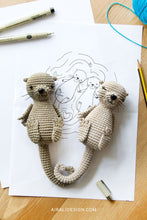 Load image into Gallery viewer, Amigurumi Otters in Love | PDF Crochet Pattern