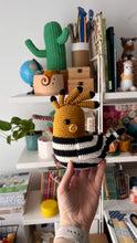 Load image into Gallery viewer, Urbano the Hoopoe | PDF Crochet Pattern
